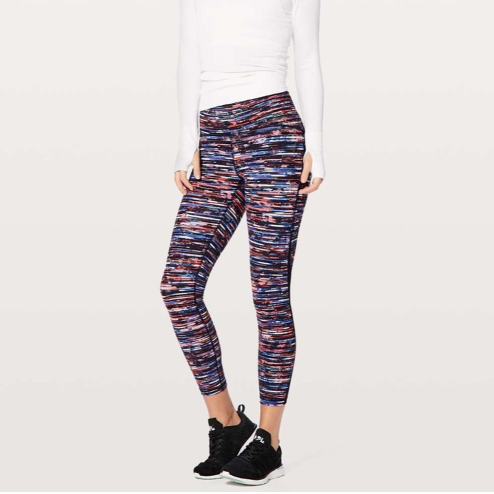 Lululemon Train Times 7/8 Pant 25" in Hinshu Alpine White Multi / Black size 6